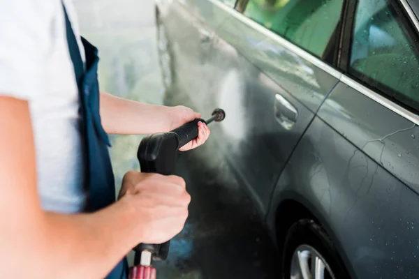 Selective Focus Man Standing Washing Grey Automobile — Stock Photo, Image