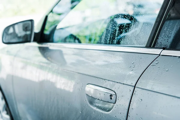 Enfoque Selectivo Gotas Agua Coche Mojado Limpio — Foto de Stock