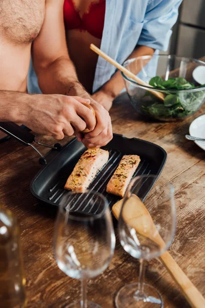 Cropped View Sexy Girl Shirtless Man Seasoning Fish Frying Pan — Stock Photo, Image