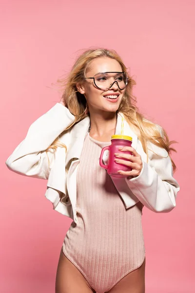 Happy Beautiful Blonde Woman Sunglasses Holding Jar Straw Isolated Pink — Stock Photo, Image