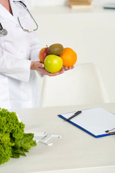 Partial View Dietitian White Coat Holding Fresh Fruits Workplace — Stock Photo, Image