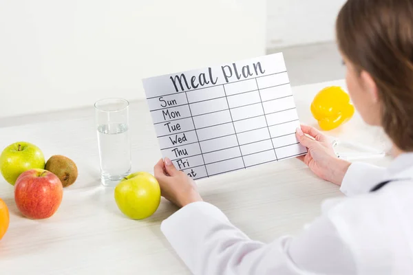 Cropped View Dietitian White Coat Holding Meal Plan Workplace — Stock Photo, Image