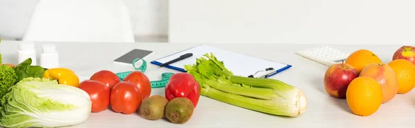 Panoramic Shot Fresh Fruits Vegetables Measure Tape Clipboard Pen Calculator — Stock Photo, Image