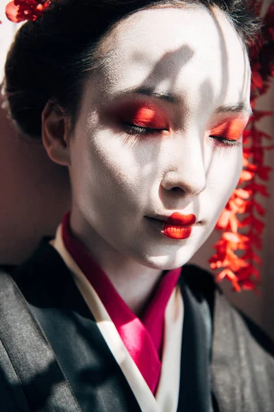 Portrait Beautiful Geisha Red White Makeup Closed Eyes Sunlight Shadows — Stock Photo, Image