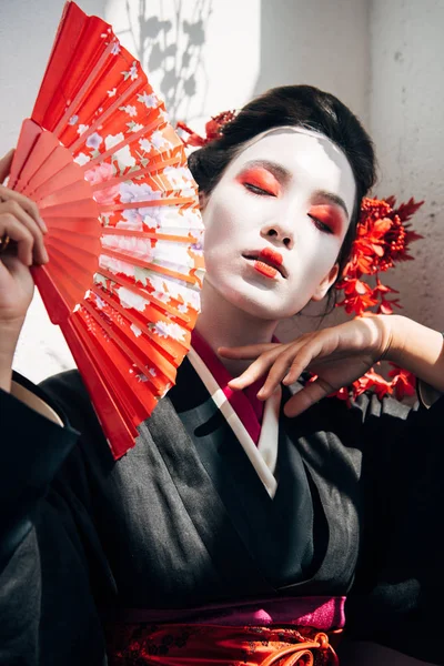 Portrait Beautiful Geisha Red White Makeup Holding Hand Fan Touching — Stock Photo, Image