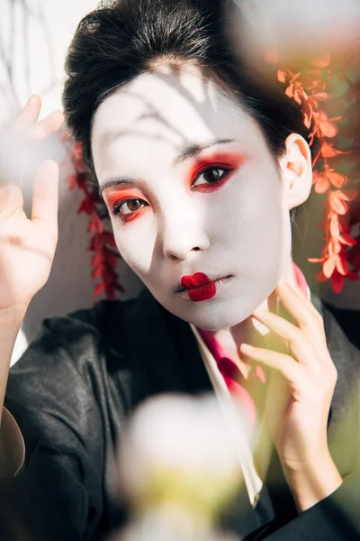 Selective Focus Tree Branches Beautiful Geisha Red White Makeup Sunlight — Stock Photo, Image