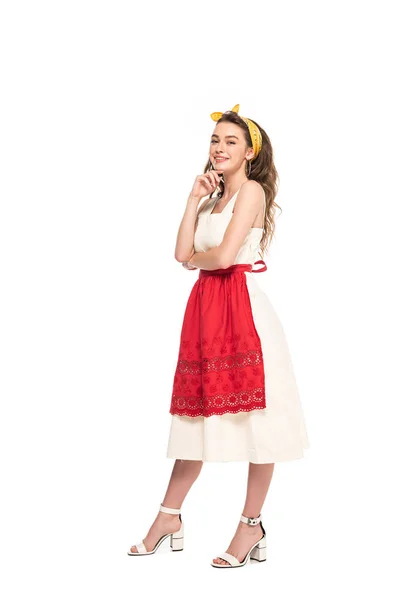 Вид Полный Рост Счастливой Молодой Домохозяйки Платье Фартуке Позирующей Изолированной — стоковое фото