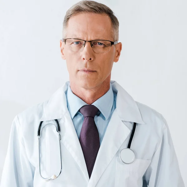 Serious Doctor Glasses White Coat Looking Camera — Stock Photo, Image