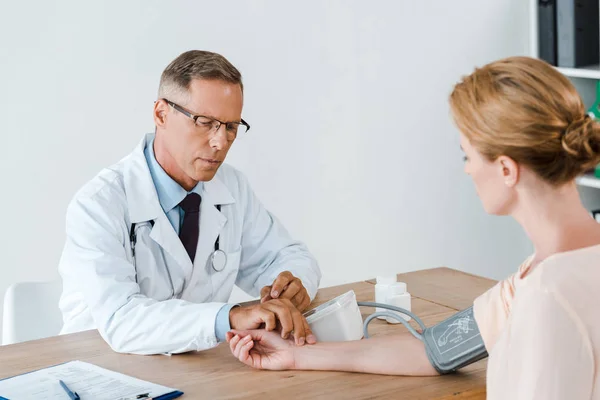 Selective Focus Handsome Doctor Glasses Measuring Blood Pressure Woman — Stock Photo, Image