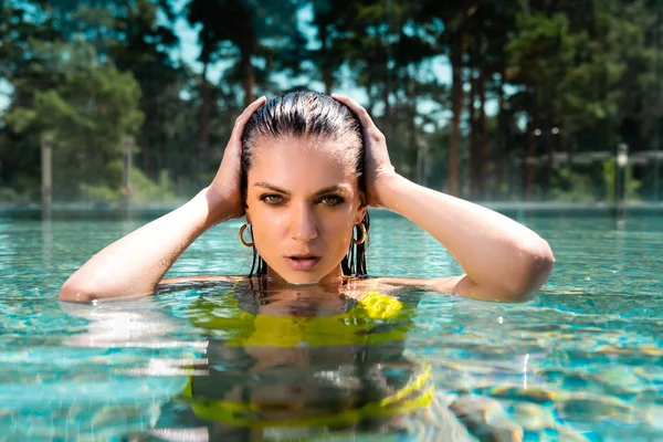 Beautiful Sexy Woman Swimming Suit Hands Head Posing Pool Resort — Stock Photo, Image