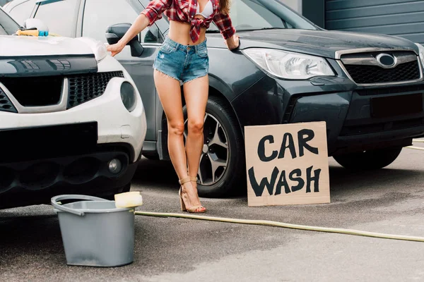 Cropped View Girl Standing Cars Placard Car Wash Letters — Stock Photo, Image