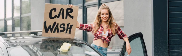 Panoramic Shot Happy Girl Holding Placard Car Wash Lettering Car — Stock Photo, Image
