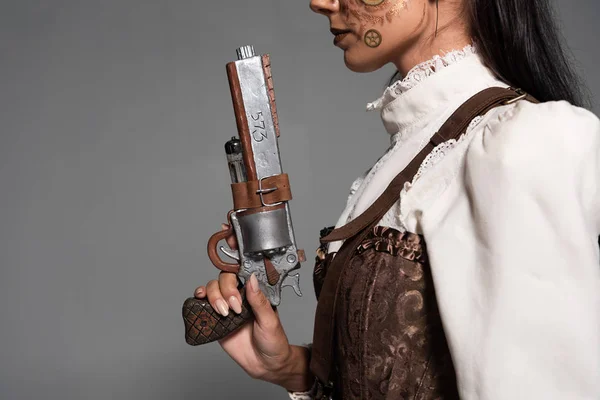 Vue Recadrée Femme Steampunk Tenant Pistolet Vintage Isolé Sur Gris — Photo