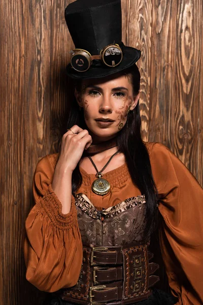 Front View Steampunk Woman Top Hat Goggles Looking Camera Wooden — Stock Photo, Image