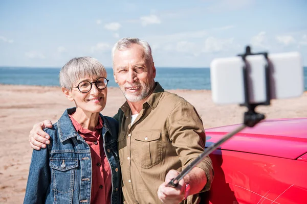 Smiling Senior Couple Embracing Taking Selfie Sunny Day — Stock Photo, Image