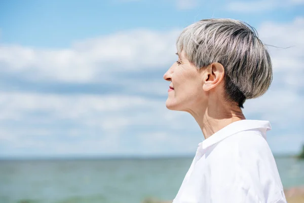 Side View Senior Woman White Shirt Looking Away River Sunny — Stock Photo, Image