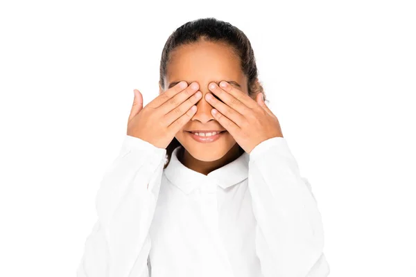 Alegre Africana Colegiala Sonriendo Mientras Cubre Los Ojos Con Las — Foto de Stock