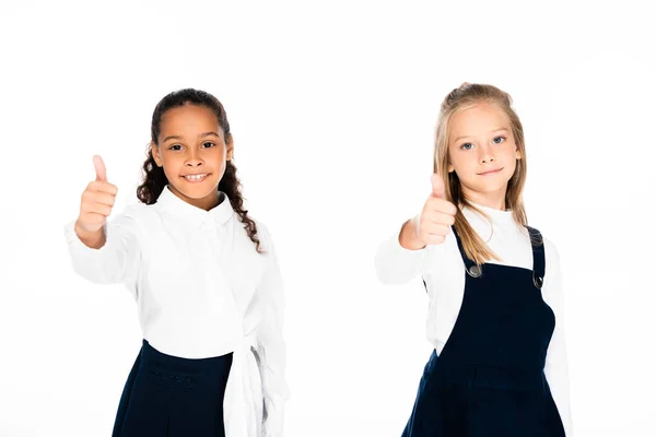 Twee Glimlachende Multiculturele Schoolmeisjes Tonen Duimen Omhoog Terwijl Kijken Naar — Stockfoto