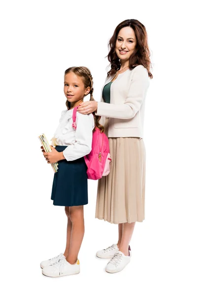 Feliz Mãe Tocando Mochila Filha Isolada Branco — Fotografia de Stock