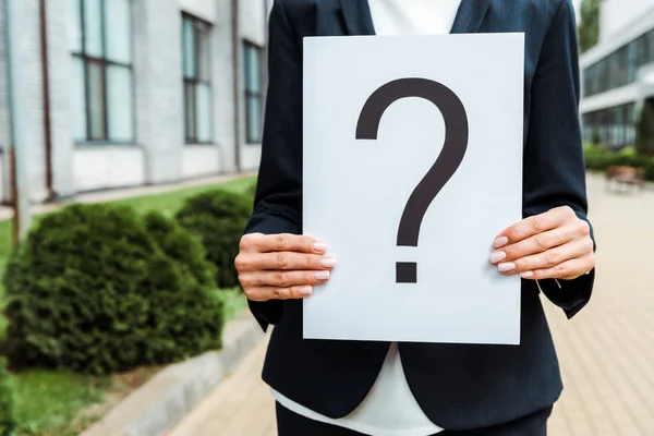 Cropped View Woman Holding Board Question Mark — Stock Photo, Image