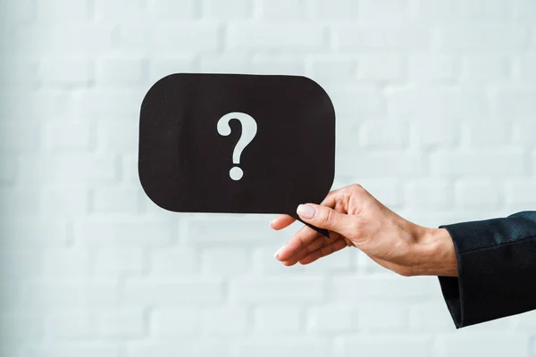Cropped View Woman Holding Black Speech Bubble Question Mark White — Stock Photo, Image