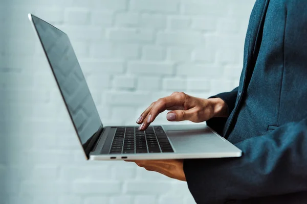 Cropped View Woman Using Laptop While Standing Brick Wall — Stock Photo, Image