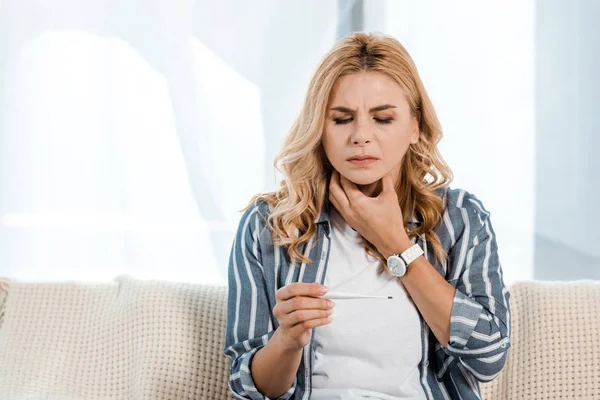 Sick Woman Sore Throat Holding Electronic Thermometer — Stock Photo, Image
