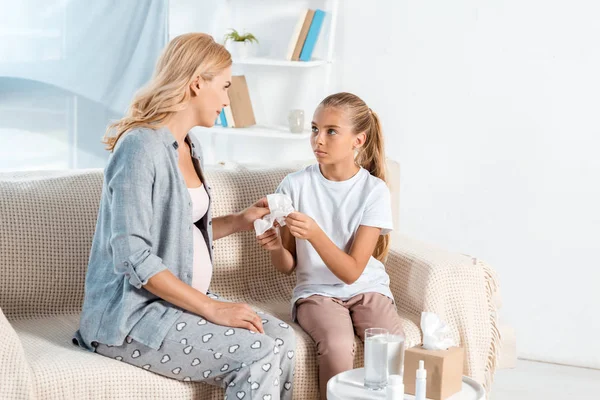 Pregnant Mother Taking Napkin Cute Daughter Table Tissue Box — Stock Photo, Image