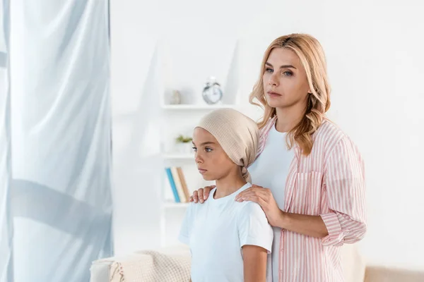 Sad Mother Standing Sick Daughter Home — Stock Photo, Image