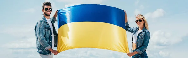 Panoramic Shot Attractive Woman Handsome Man Smiling Holding Ukrainian Flag — Stock Photo, Image