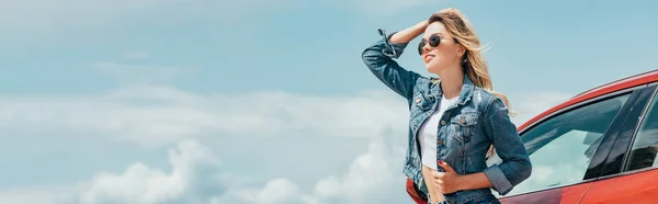 Panoramic Shot Attractive Woman Denim Jacket Looking Away — Stock Photo, Image