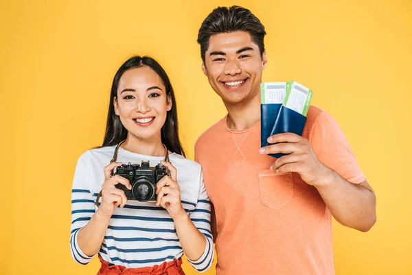 Pretty Asian Girl Digital Camera Man Passports Air Tickets Smiling — Stock Photo, Image