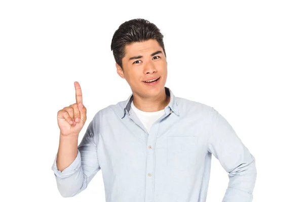 Красивый Азиатский Мужчина Показывает Знак Идеи Глядя Камеру Изолированную Белом — стоковое фото
