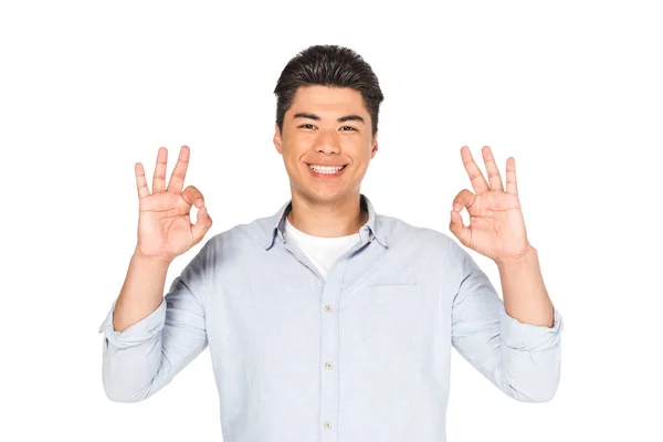 Alegre Asiático Hombre Mostrando Signos Mientras Sonriendo Cámara Aislado Blanco — Foto de Stock