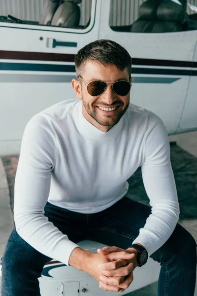 Smiling Man Sunglasses Sitting Clenched Hands Plane — Stock Photo, Image