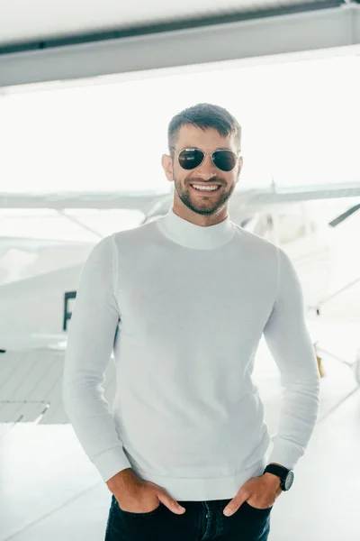 Front View Smiling Bearded Man Sunglasses Standing Hands Pockets Plane — Stock Photo, Image