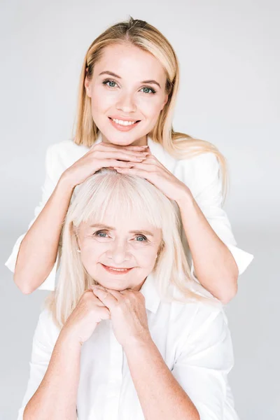 금발의 할머니와 손녀에 의상에 — 스톡 사진