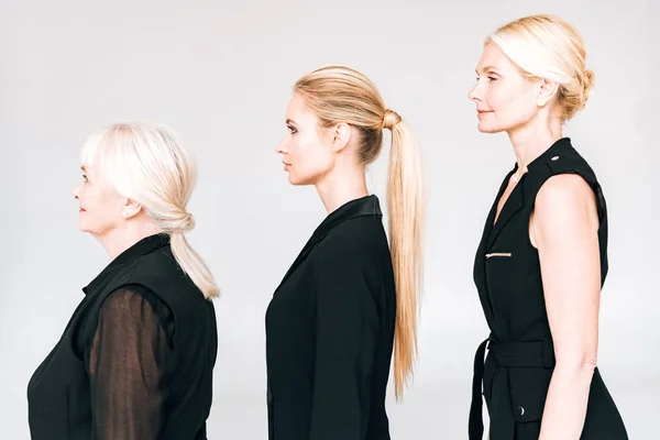 Widok Boku Eleganckich Trzech Generacji Blond Kobiety Sumie Czarne Stroje — Zdjęcie stockowe