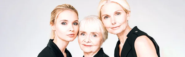 Panoramische Foto Van Drie Generatie Blonde Vrouwen Totaal Zwarte Outfits — Stockfoto