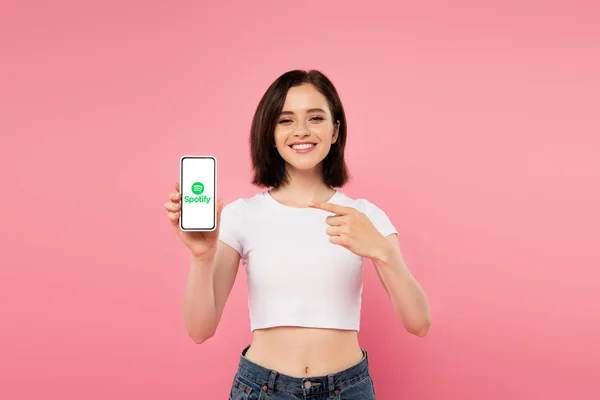 Kiev Ukrayna Temmuz 2019 Spotify Logolu Akıllı Telefona Parmakla Işaret — Stok fotoğraf