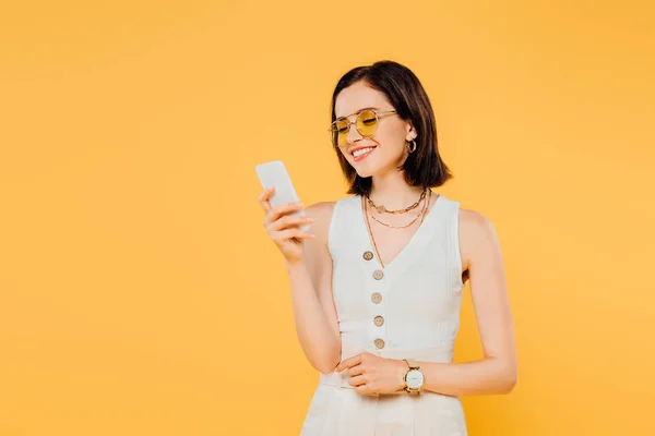 Smiling Elegant Woman Sunglasses Using Smartphone Isolated Yellow — Stock Photo, Image
