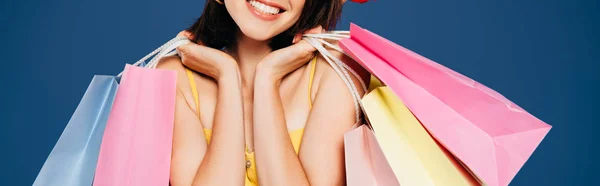 Vista Recortada Chica Sonriente Con Bolsas Compras Aisladas Azul — Foto de Stock