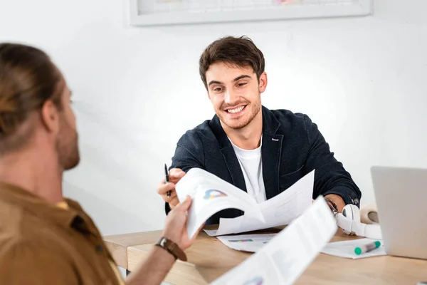Selective Focus Man Shirt Giving Paper His Smiling Friend Office — Stock Photo, Image