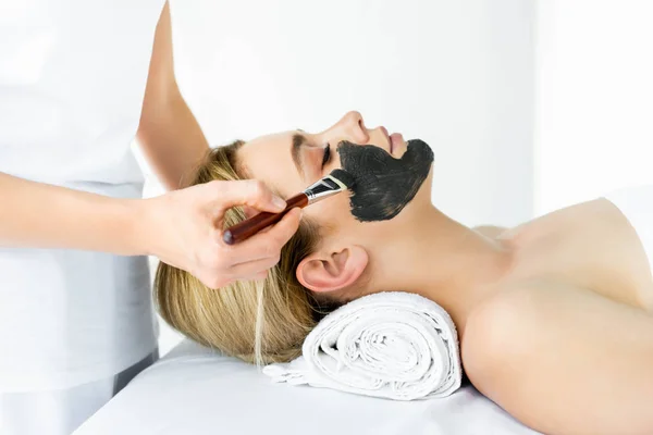 Cropped View Beautician Applying Clay Mask Face Woman — Stock Photo, Image