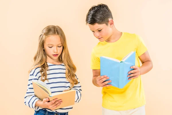 Two Kids Casual Clothes Reading Books Isolated Pink — Stock Photo, Image