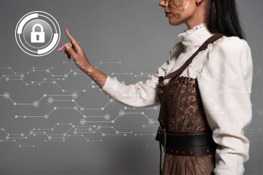 Kilit illüstrasyonunu işaret eden Steampunk 'lı genç bir kadının kırpılmış görüntüsü