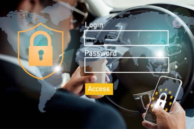 Afrika kökenli Amerikalı iş adamının akıllı telefon kullanmasının ve arabada güvenli erişim illüstrasyonlu kahve içmesinin arka görüntüsü
