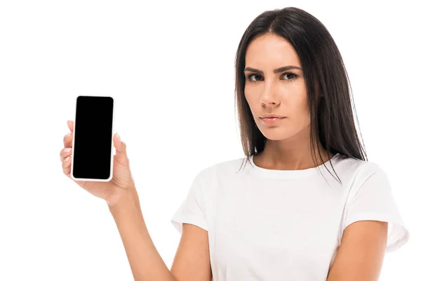 Mulher Descontente Segurando Smartphone Com Tela Branco Isolado Branco — Fotografia de Stock