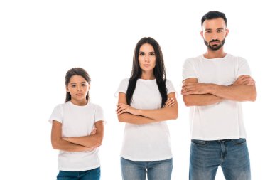 üzgün ebeveynler ve çocuk kolları çapraz durarak beyaz üzerinde izole 