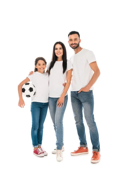 Šťastná Rodina Stojící Fotbalem Izolované Bílém — Stock fotografie